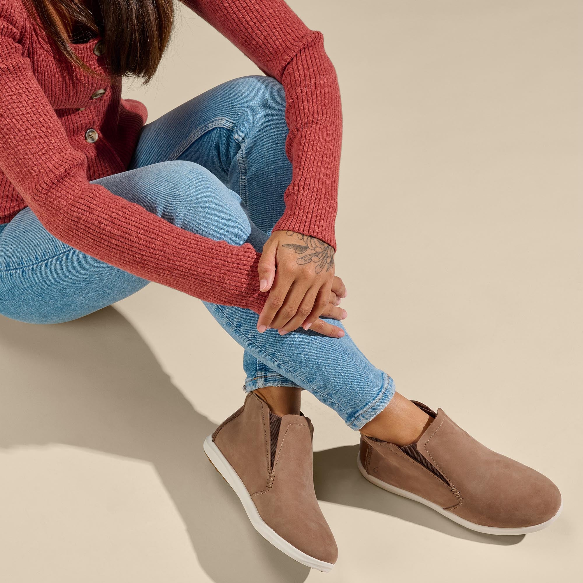 Hawai‘iloa Manu Hope - Taupe Grey / Off White - Image 2