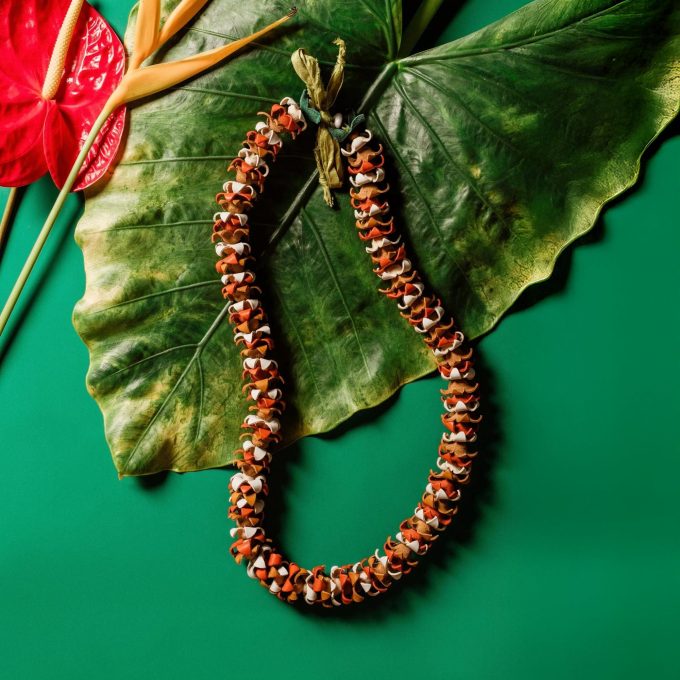 Puakenikeni Leather Lei