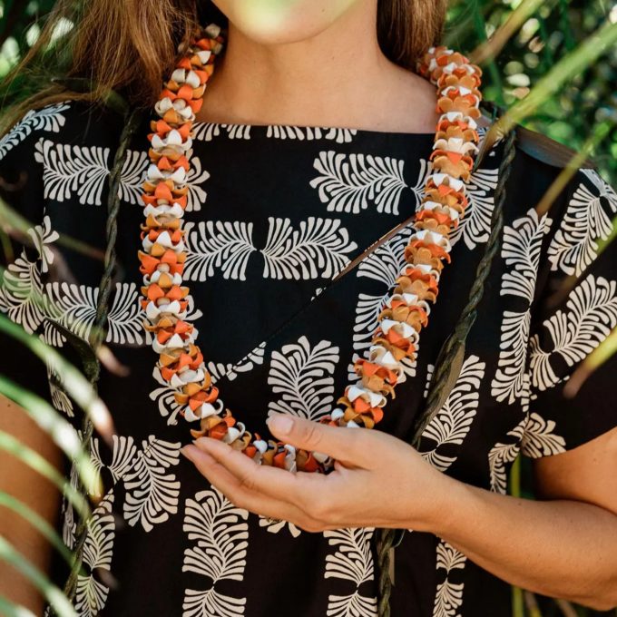 Puakenikeni Leather Lei - Image 3