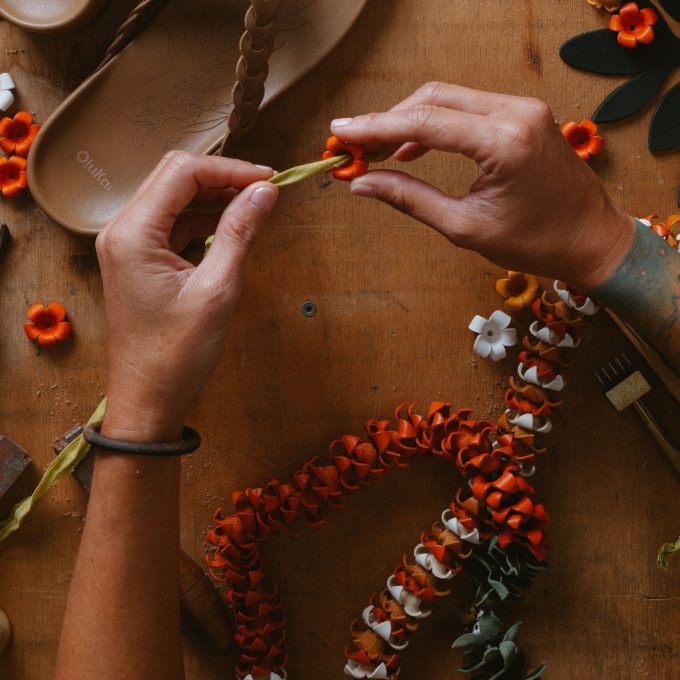 Puakenikeni Leather Lei - Image 5